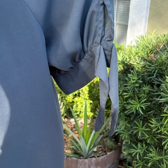 LC Lauren Conrad Elegant Gray Button-Up Blouse - Picture 4 of 7